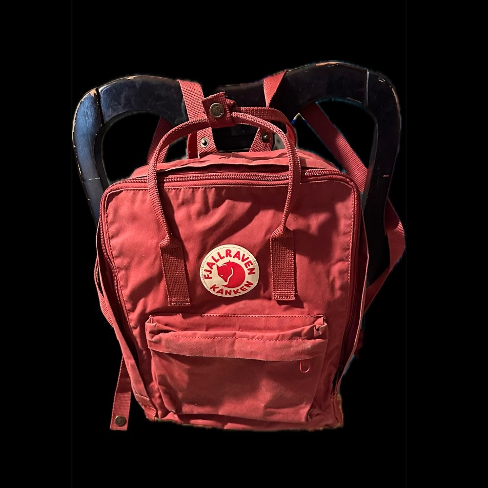 Fjallraven Kånken 38 cm Everyday Outdoor Bag in Ox Red | Hiking Backpack 16 L